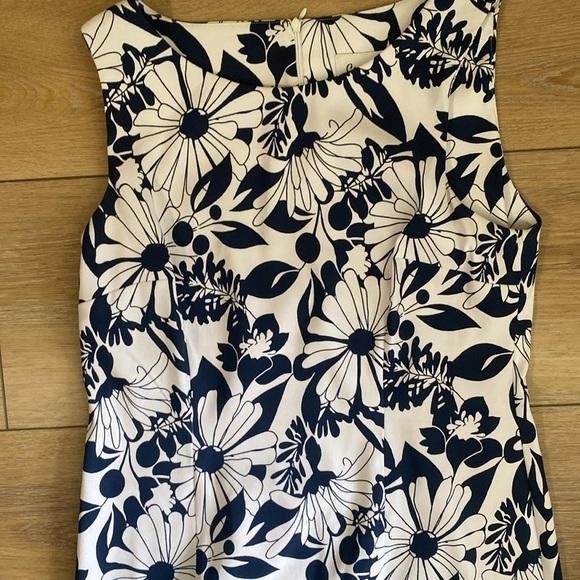 Connected Sleeveless Dress - Picture 2 of 9